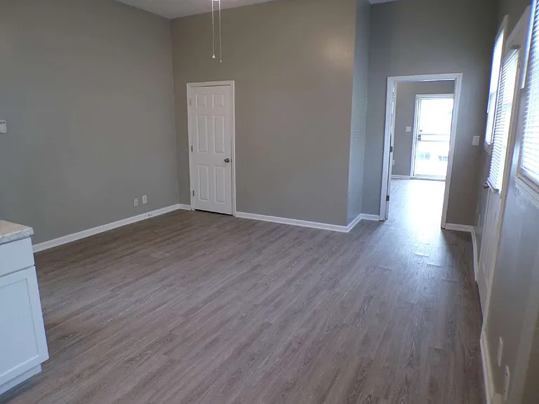 2508 Elliott Ave — Photo 13