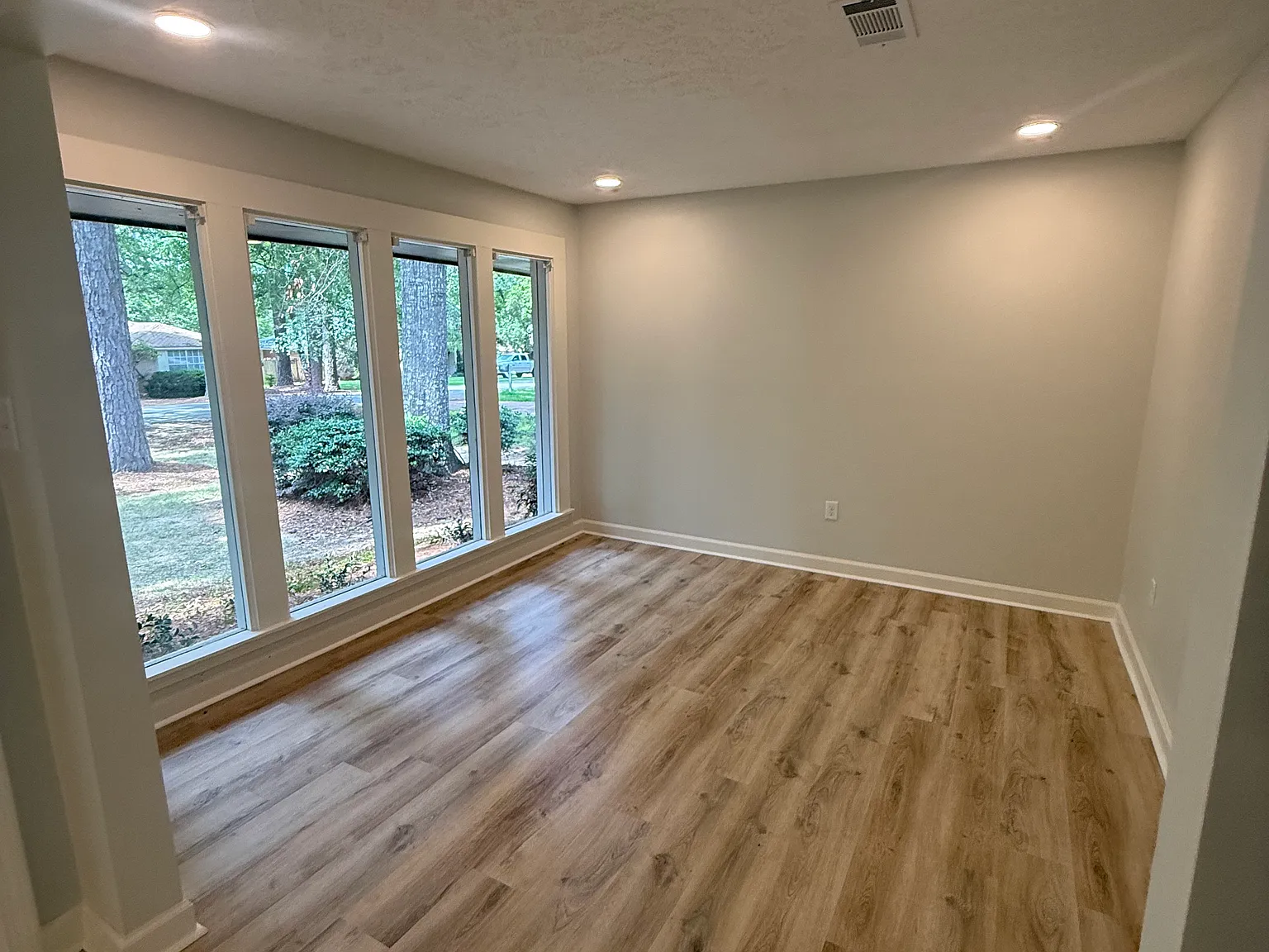 3 bed, 2500 sqft, $2,600 — Photo 3