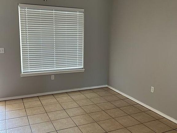 2nd image of 909 Pheasant Run Ave