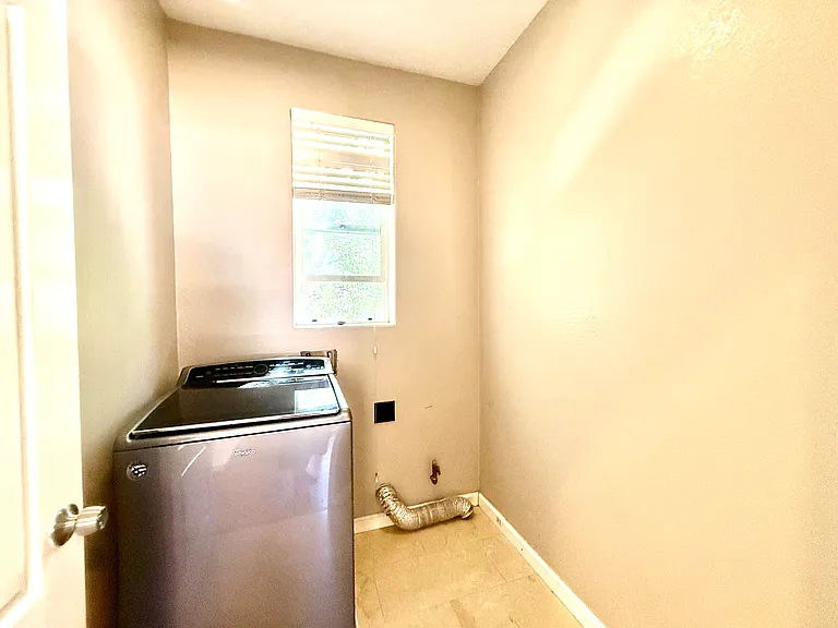 1730 Hemlock Ct — Photo 13