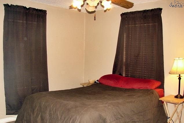 1st image of 428 W Pecan St