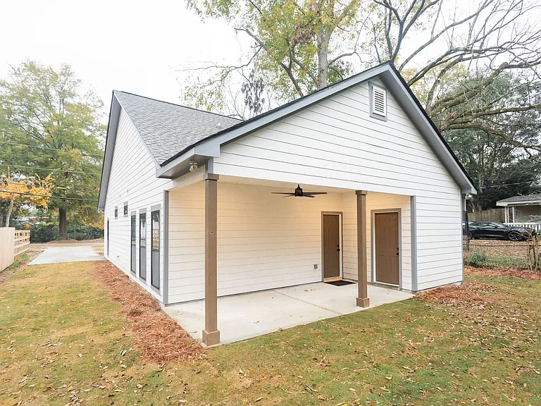 824 W Broad St — Photo 3