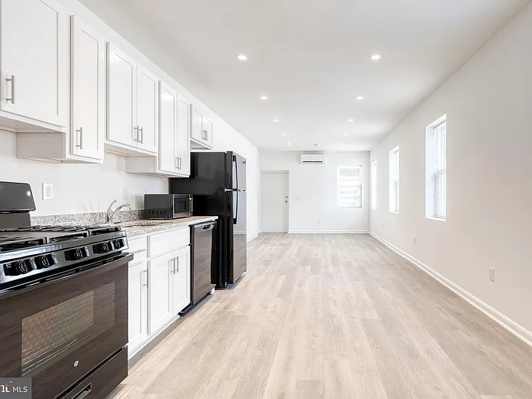 714 S Broadway — Photo 10