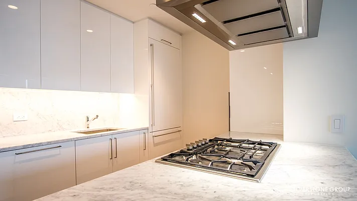 Rented by Silverstone Group USA Corp. | media 31