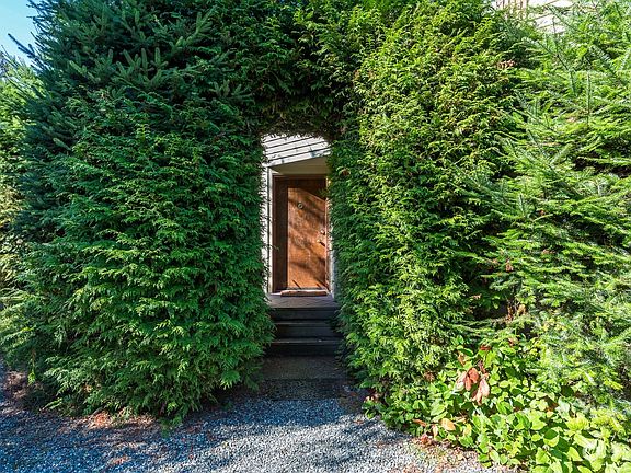 3rd image of 1318 Halsey Drive
