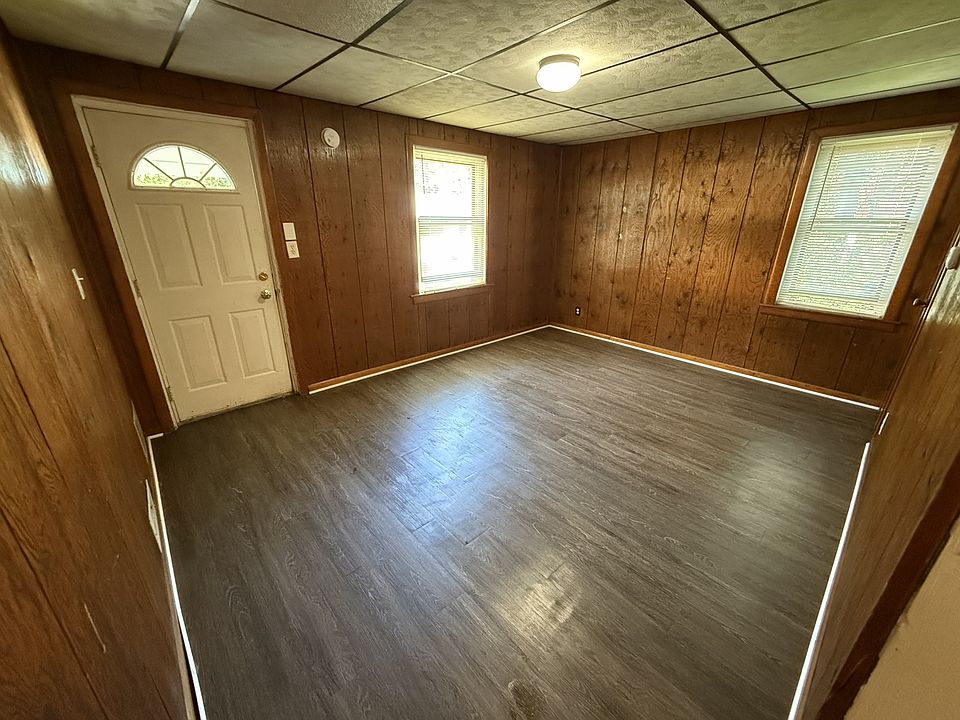 1st image of 335 Hemlock Dr