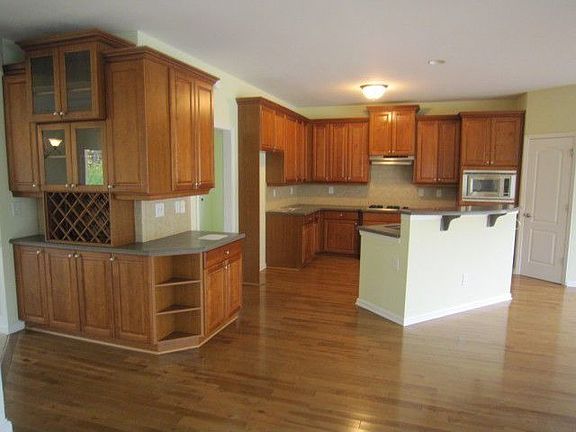 3rd image of 1551 Laurelhill Dr