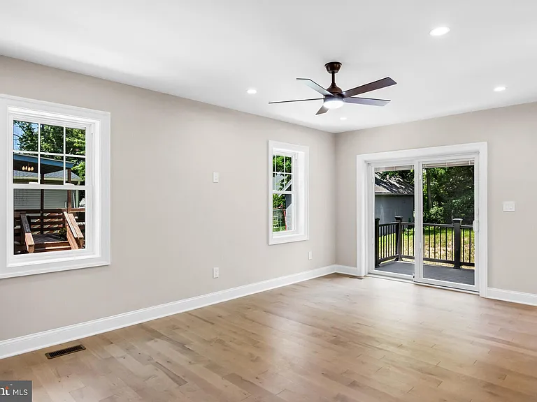 1833 W High St — Photo 15