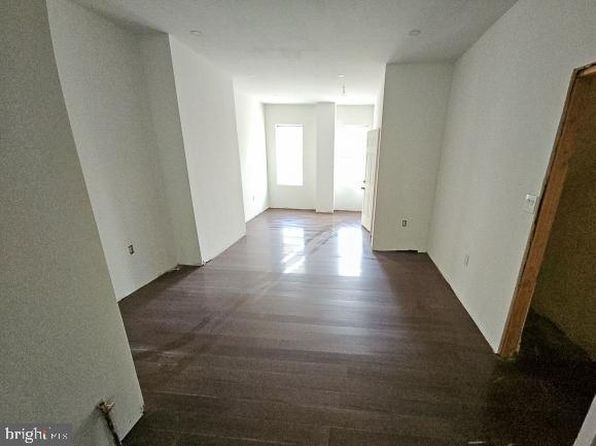 philadelphia-pennsylvania-165126772 picture