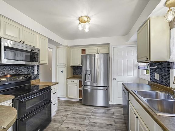 4th image of 3886 Circlewood Dr