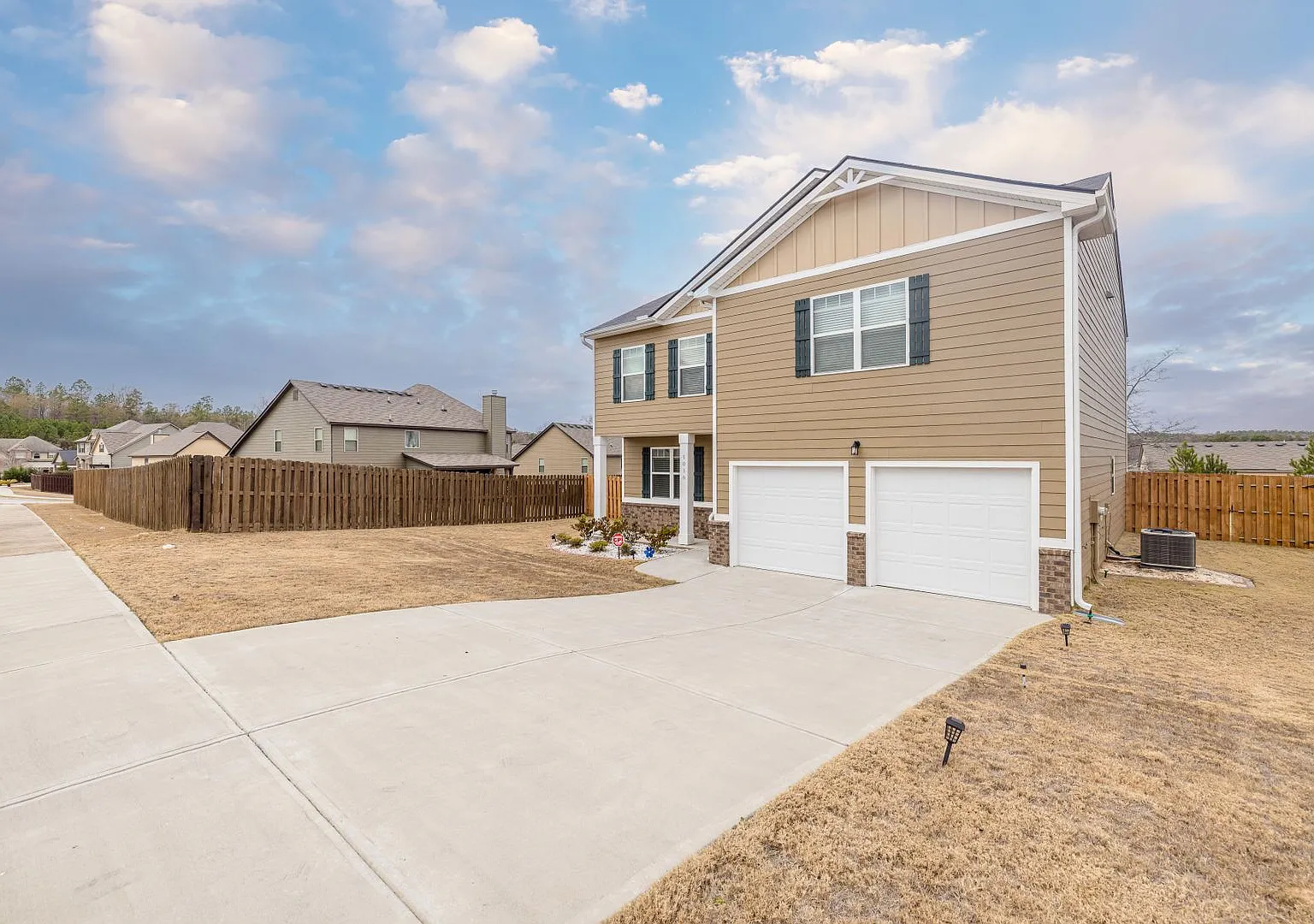 1016 Sherwood Ln — Photo 3