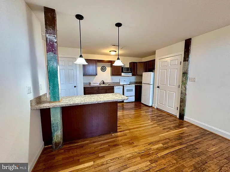 302 N Cameron St #202 — Photo 2