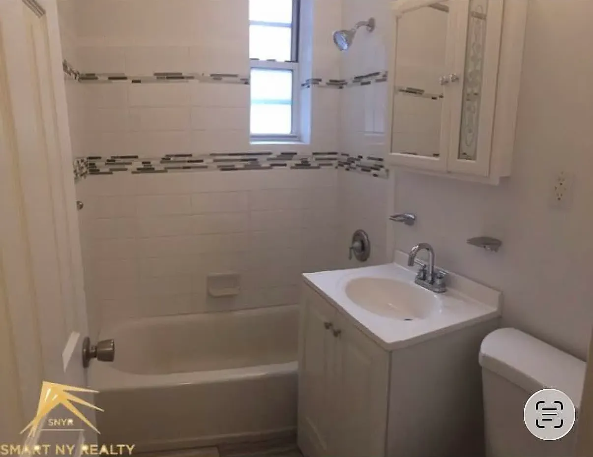 215 East 7th Street — Photo 2