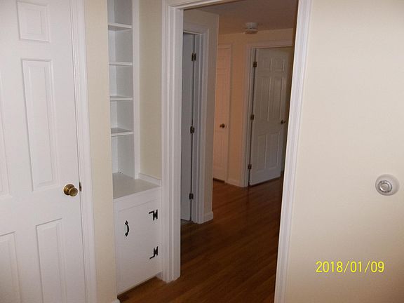 storage/hallway to bedrooms