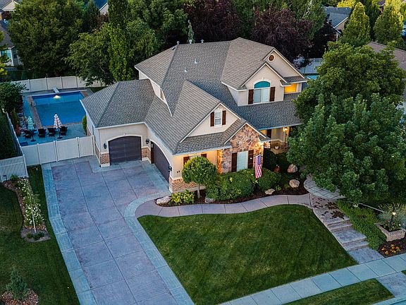 3rd image of 96 N Mountain Vistas Rd