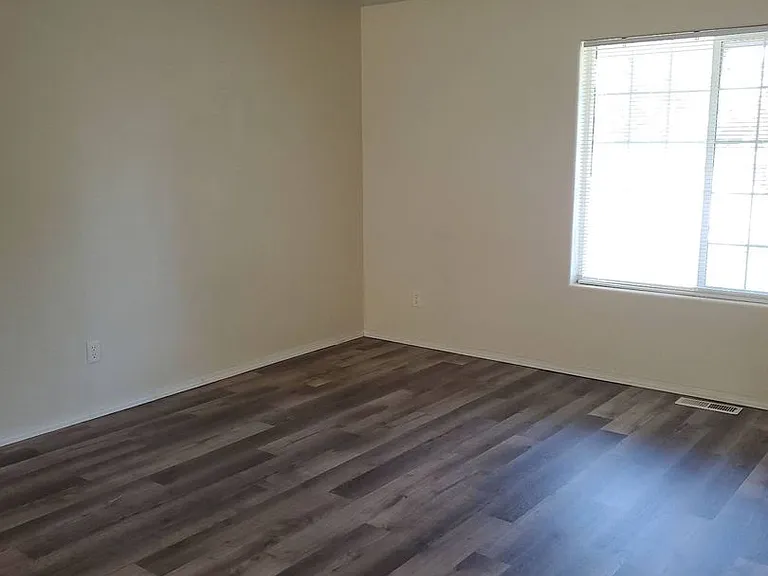 460 Laguna Dr — Photo 3