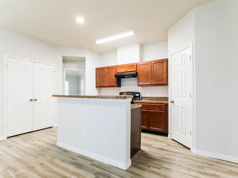 21718 Martin Grove Ct — Photo 5
