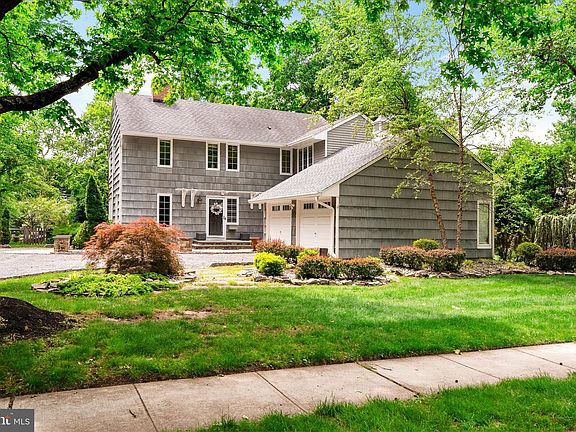 3rd image of 65 Linwood Cir