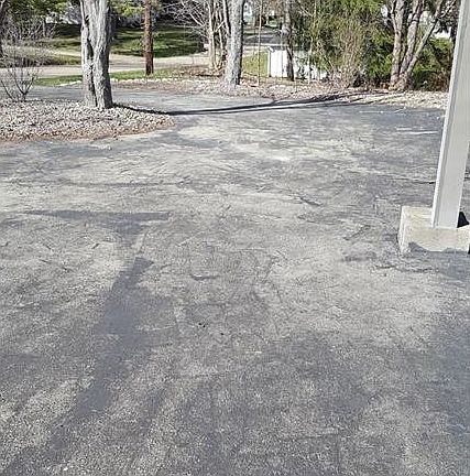 2nd image of 160 Hawthorne Dr
