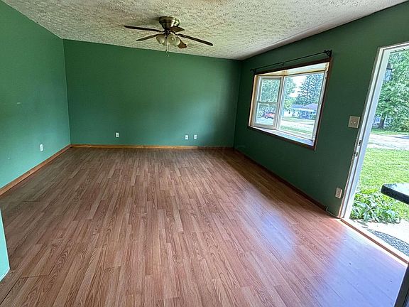 4th image of 619 N Shoshone Dr