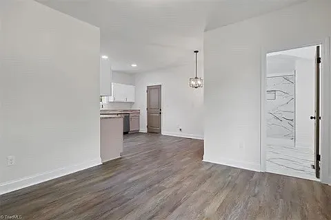 814 Douglas St — Photo 9