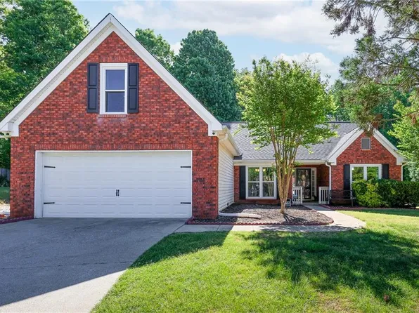 6332 Horizon Dr, Flowery Branch, GA 30542