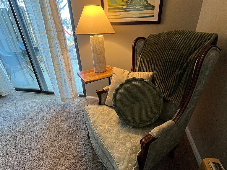 511 Saint Charles Ct — Photo 3