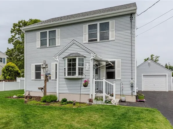 117 Betsey Williams Dr, Warwick, RI 02889