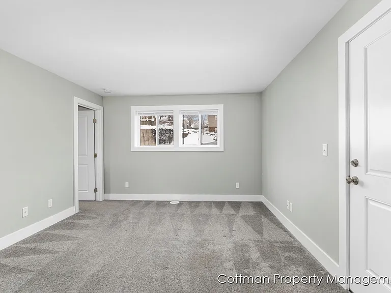810 Benson Ave NE — Photo 28