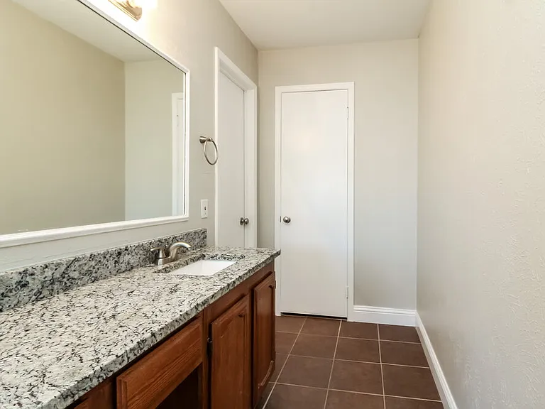 131 London Ln — Photo 11