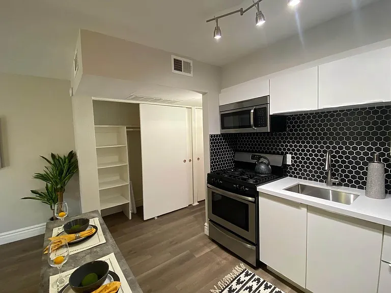La Cima Apartments — Photo 21
