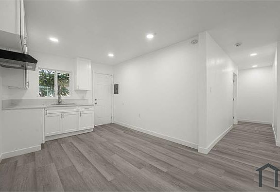 3rd image of 123 E 36th St #101