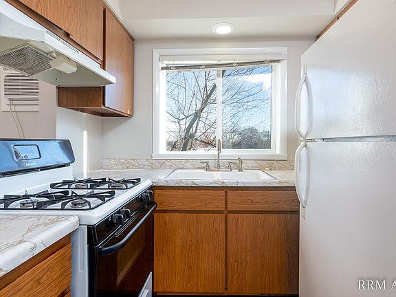 5th image of 320 N Slusser St APT 6