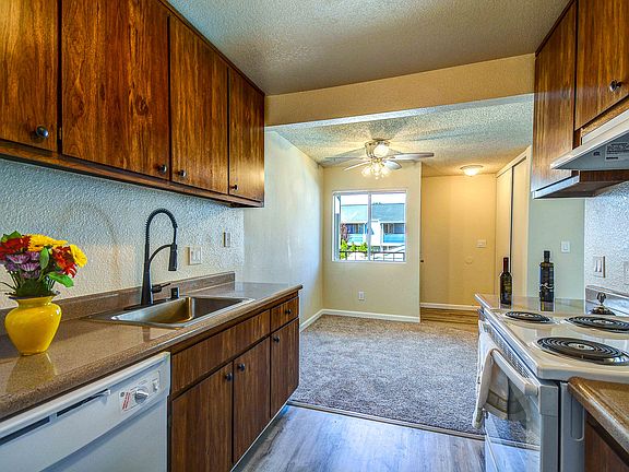2nd image of 2355 Fairfield Ave #27