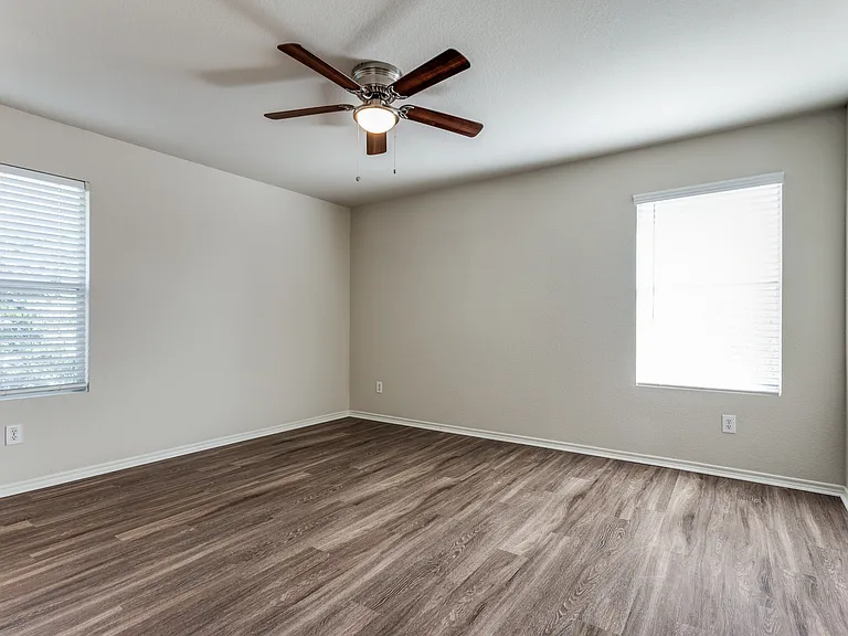 1145 Maplewood Ln — Photo 15