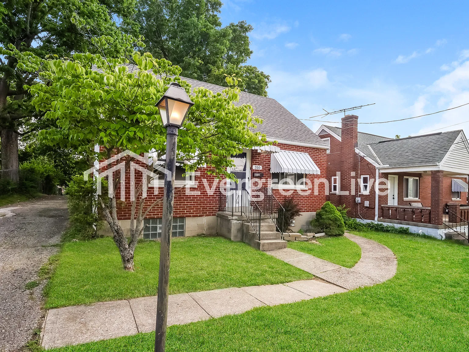 3 bed, 1.0 bath, 1200 sqft, $1,545 — Photo 2