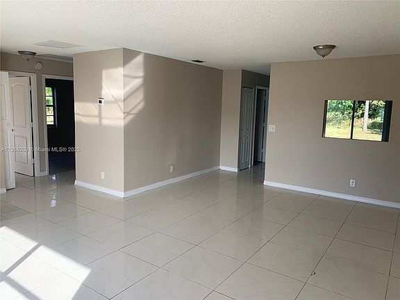 4th image of 7133 Glenwood Dr