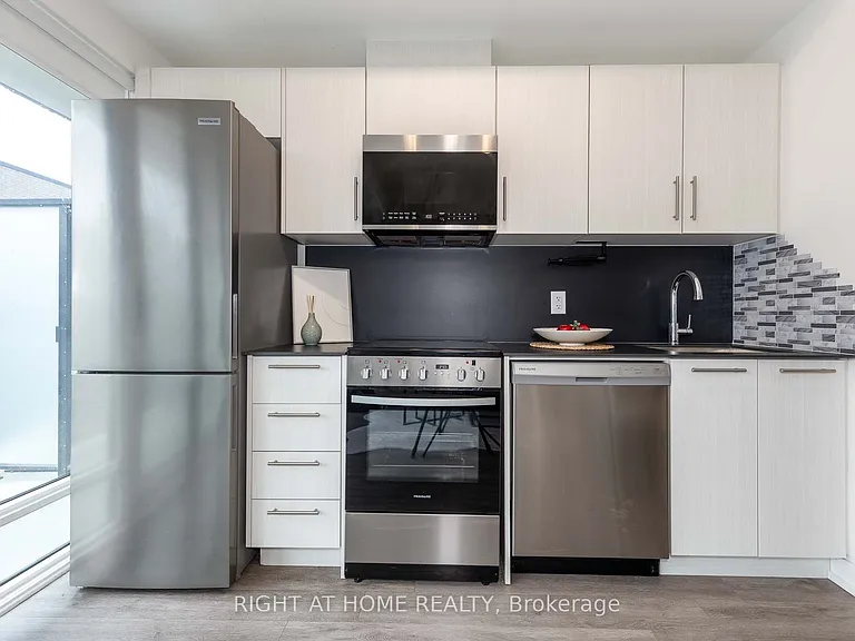 871 Sheppard Ave W #33 — Photo 9