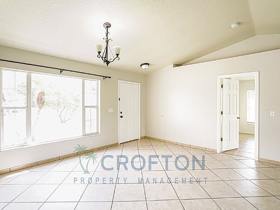 3rd image of 111 Crescent Ct