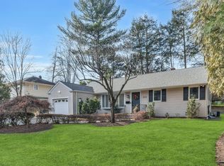 23 Holly Ln, Cresskill, NJ 07626
