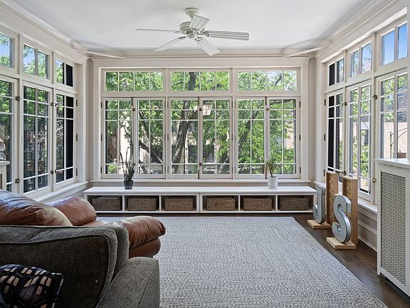 4th image of 901 W Ainslie St APT 2