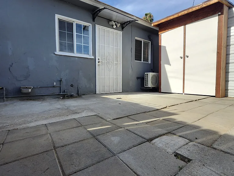 14907 S White Ave — Photo 1