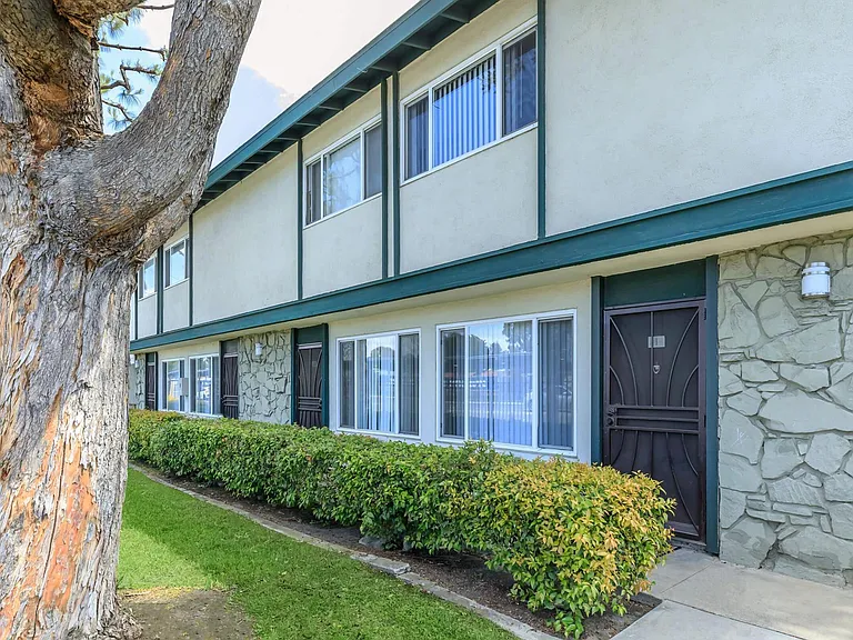 Villa Pacific Townhomes — Photo 26