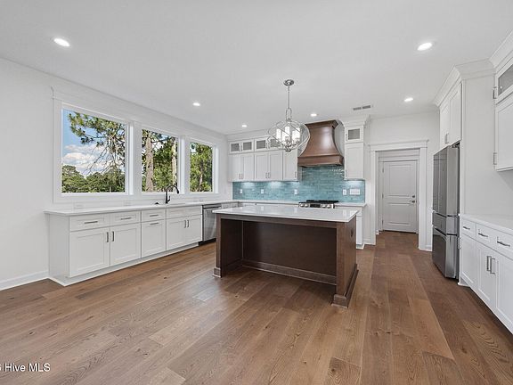 4th image of 2 Innisbrook Place