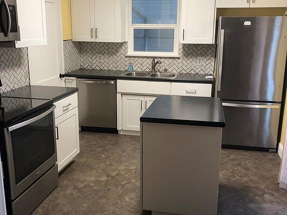 3rd image of 220 Johnson Ave