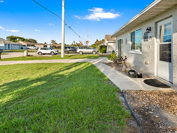 3rd image of 386 SE Oakridge Drive