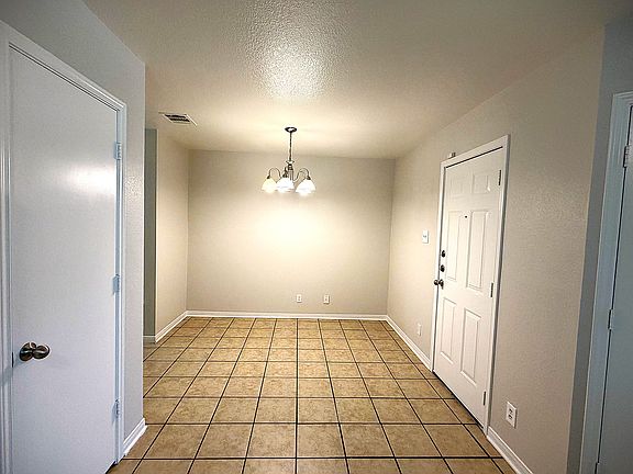 5th image of 1301 Cinch Dr APT A