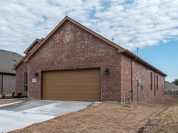 3rd image of 1033 Mockingbird Dr