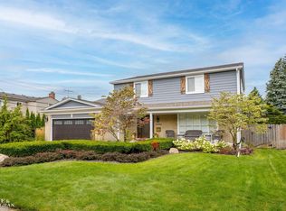 21459 Morningside Dr, Grosse Pointe Woods, MI 48236