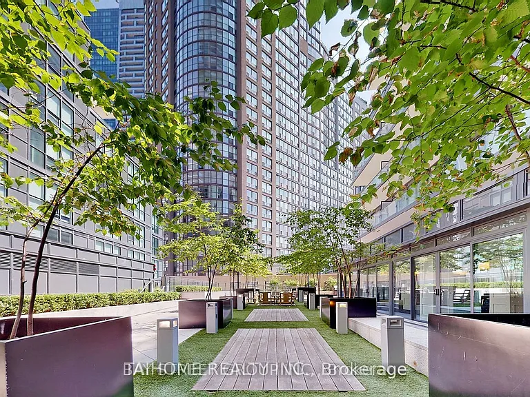 955 Bay St #307 — Photo 12